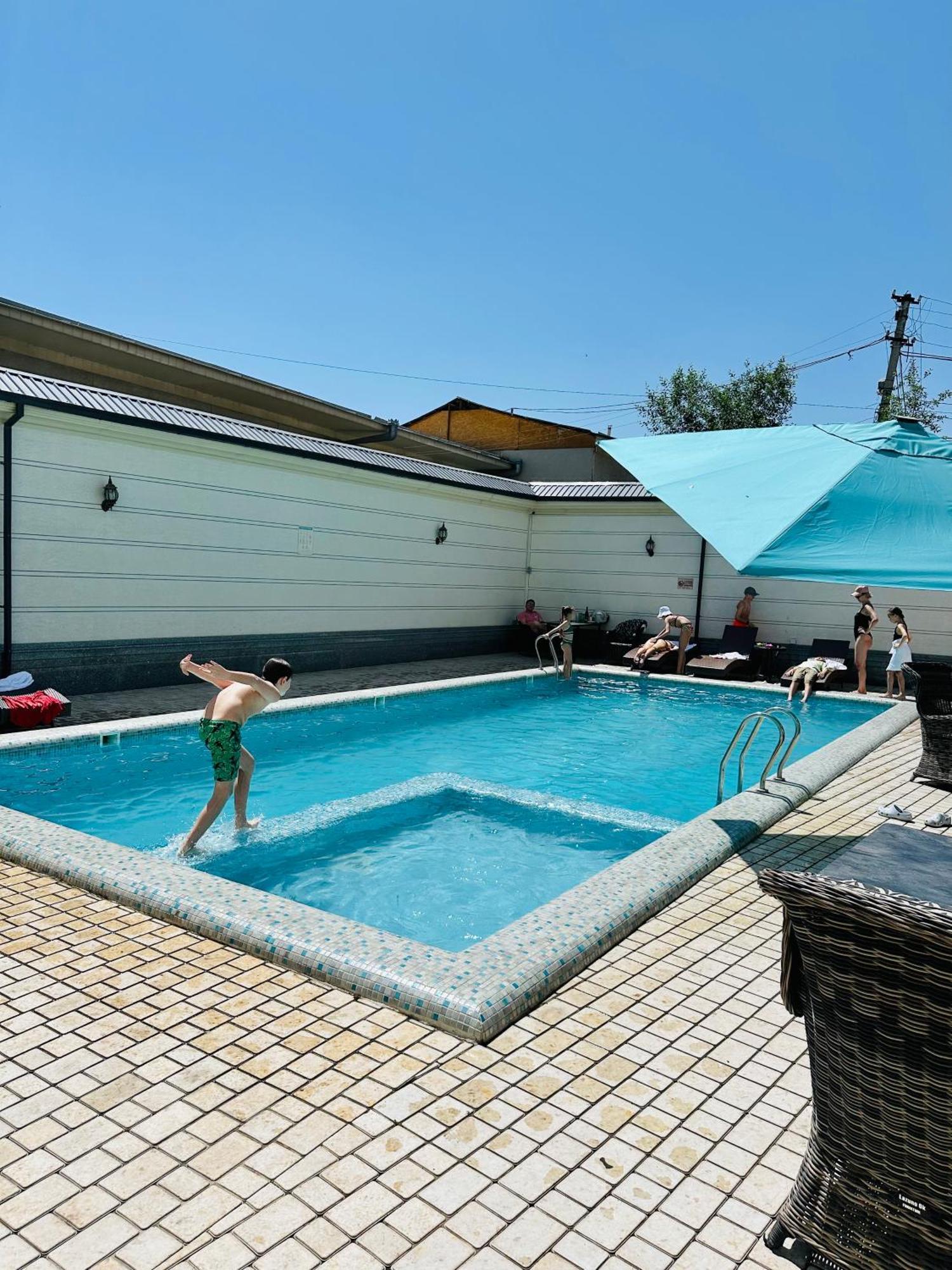 Garnet Hotel Tashkent Exterior photo